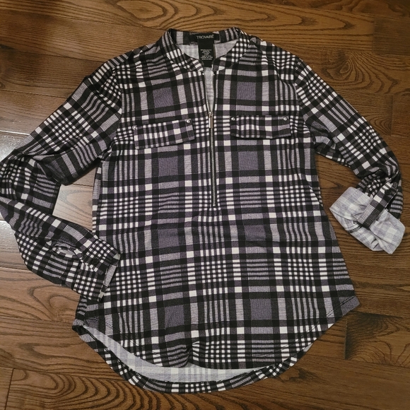 Trovare Tops - Checkered top, excellent condition
